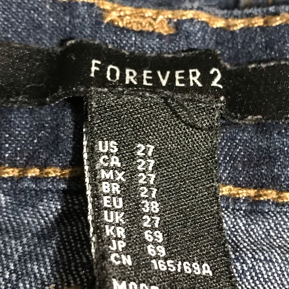 Forever 21 Women’s Denim Shortie Jean Shorts High Rise Dark Wash Size 27 - Picture 2 of 5